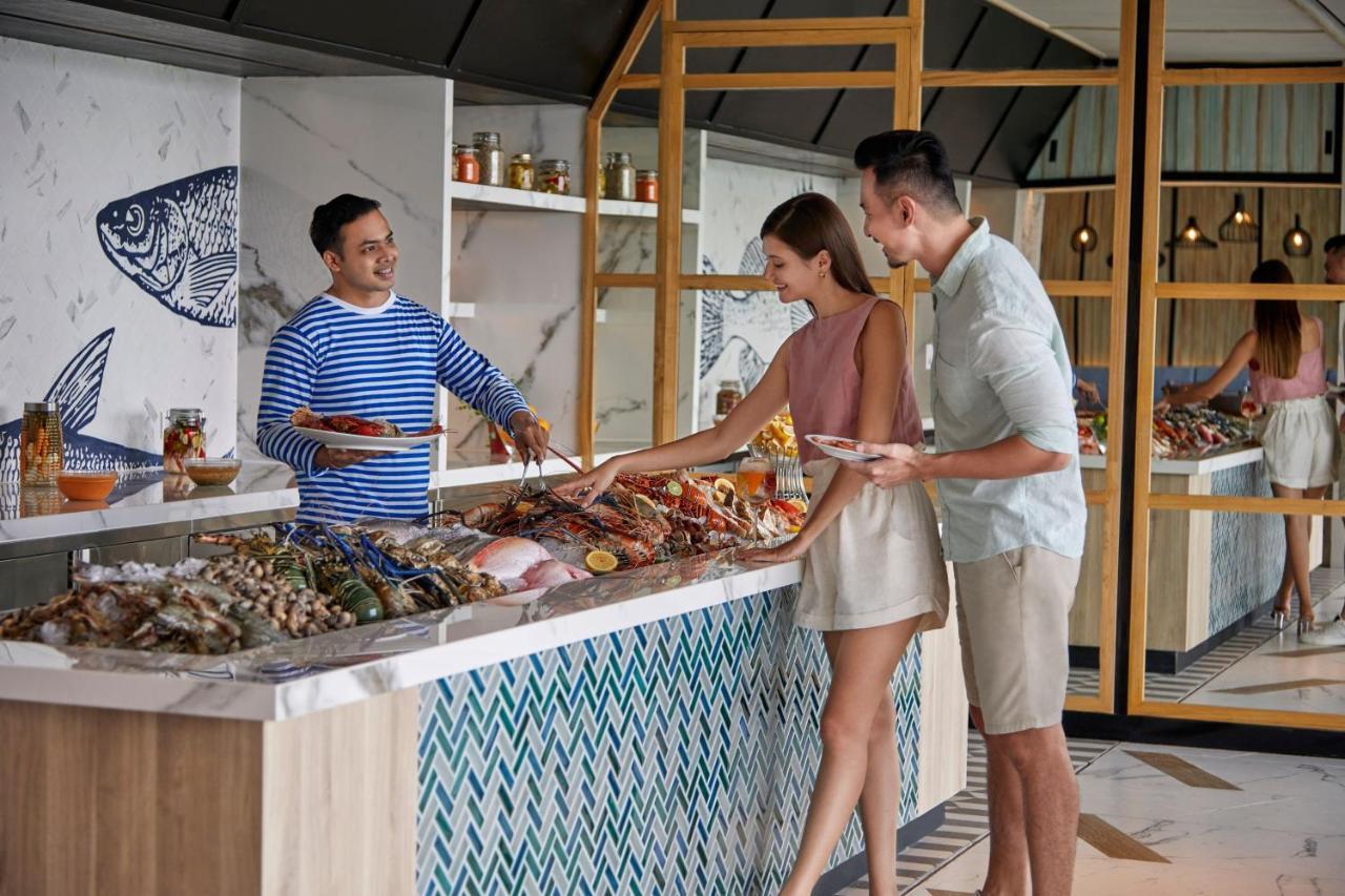 Sheraton Bali Kuta Resort Eksteriør bilde Seafood buffet at the hotel