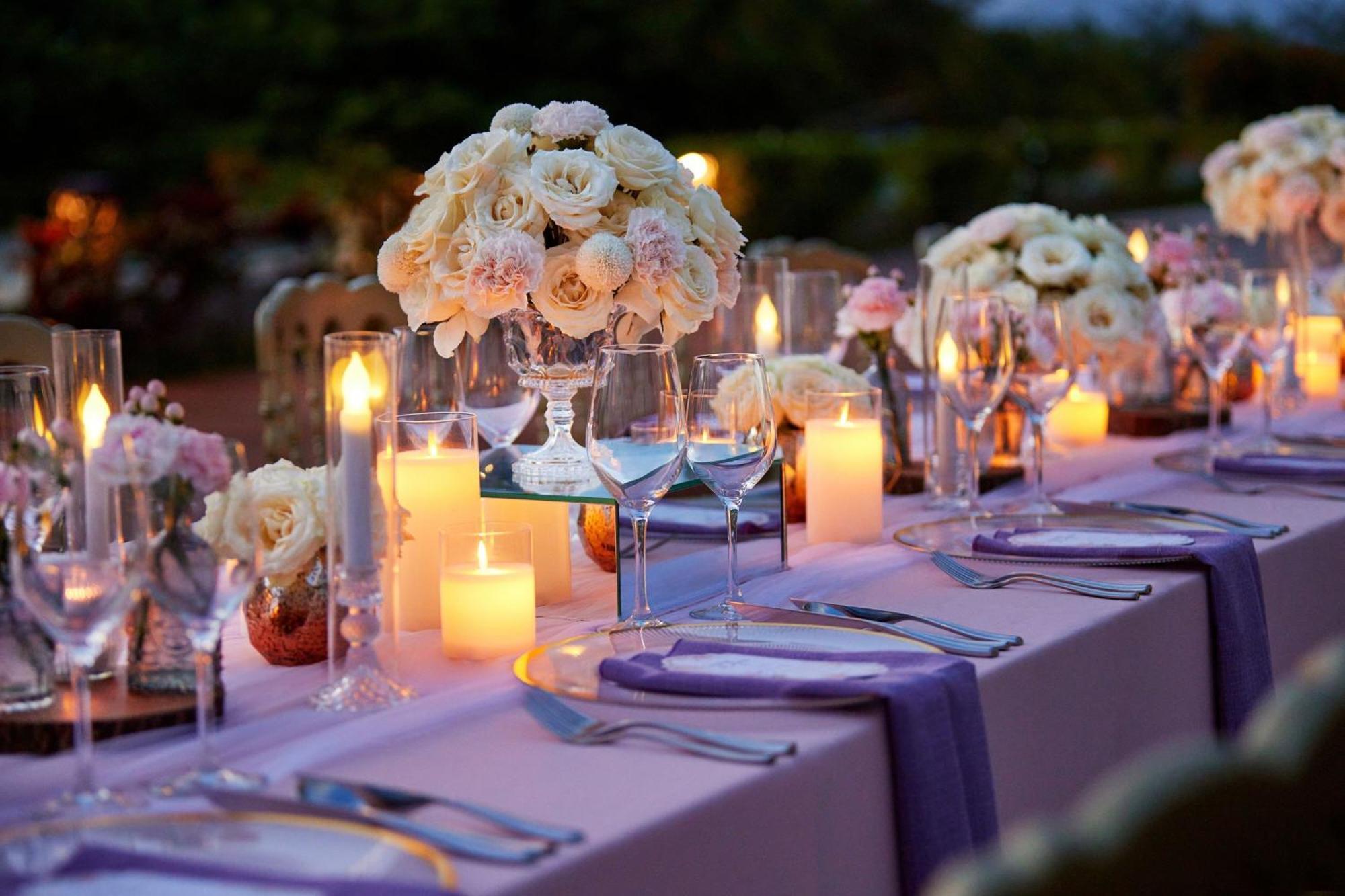 Sheraton Bali Kuta Resort Eksteriør bilde A table set for a wedding reception