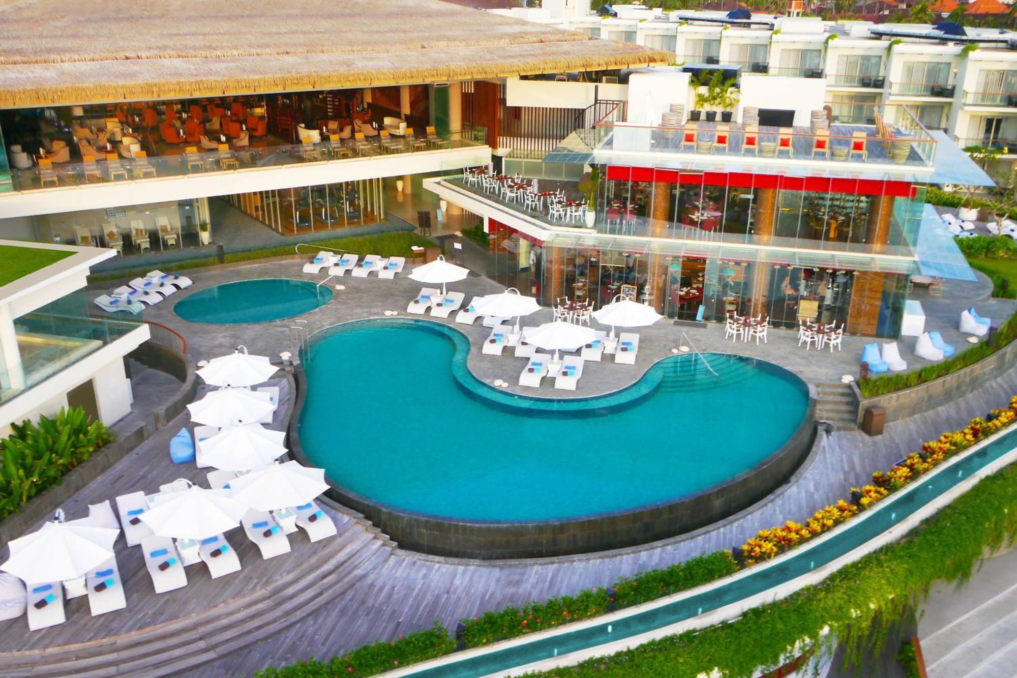 Sheraton Bali Kuta Resort Eksteriør bilde The pool at the W Hotel