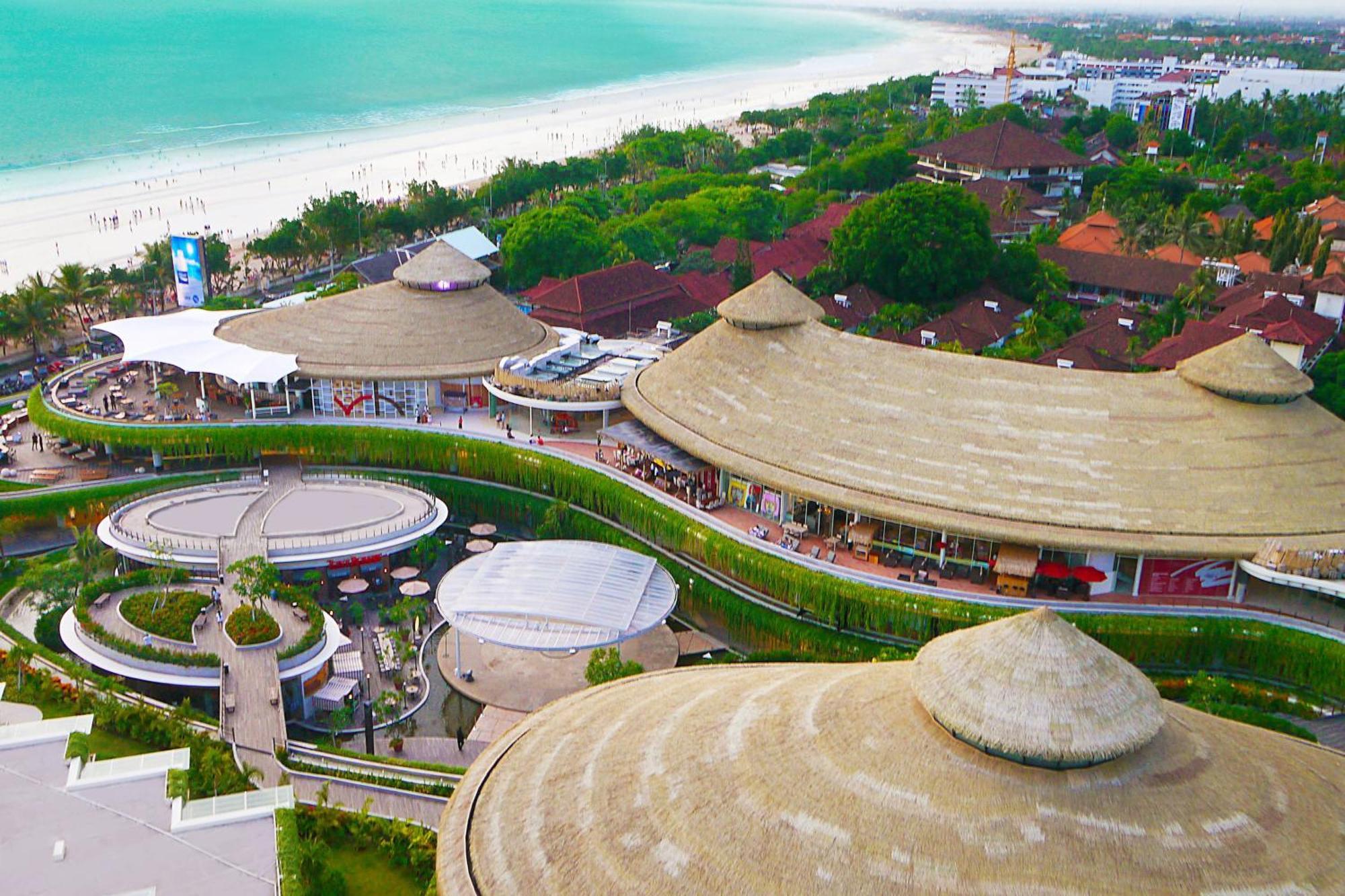 Sheraton Bali Kuta Resort Eksteriør bilde The resort's shopping mall, the Village