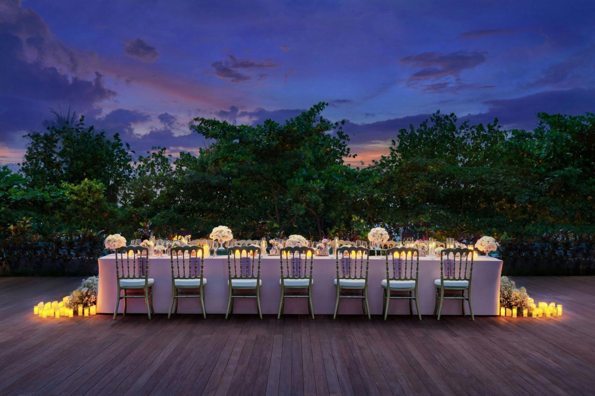 Sheraton Bali Kuta Resort Eksteriør bilde The Deck at The Westin